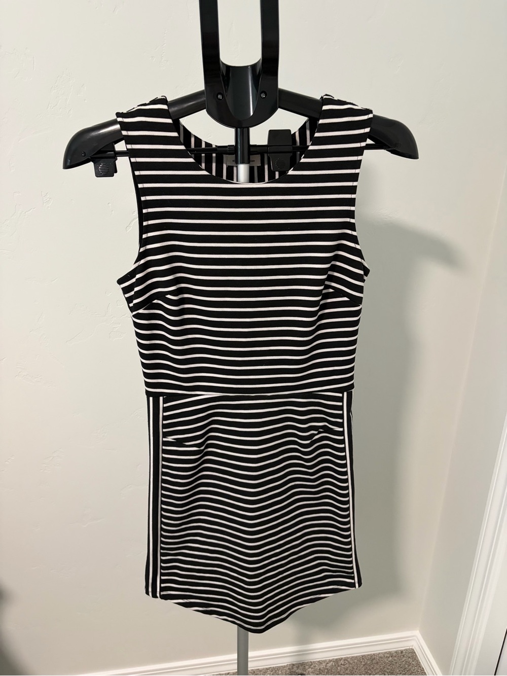 silence + noise women’s Black and White Striped Sleeveless Dress size medium